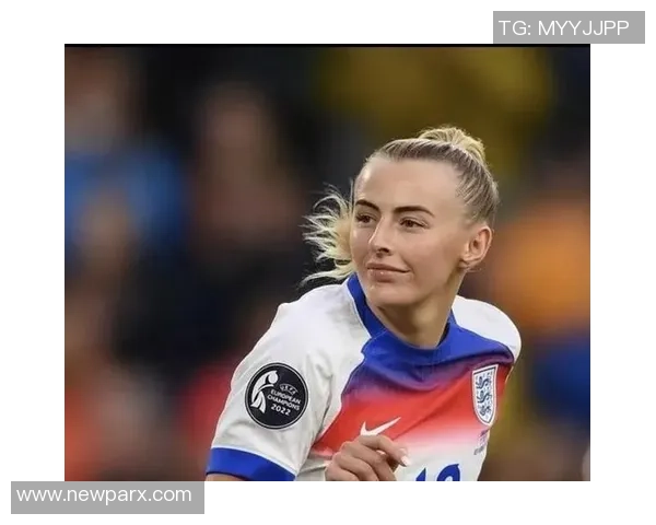 足球球星凯莉闪耀绿茵场巅峰展现无与伦比的竞技风采